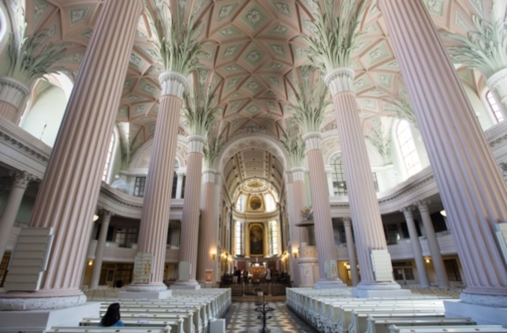 Auch im Inneren der Kirche wird das Palmenmotiv wieder aufgegriffen. Die Kirche feiert 2015 ihr 850-jährigen Bestehen.