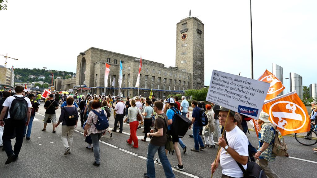 Stuttgart 21: Mehrere tausend Menschen demonstrieren