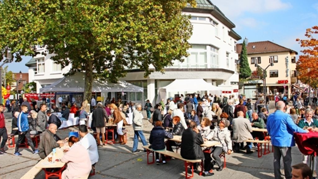 Verkaufsoffener Sonntag in Stuttgart-Weilimdorf: Hüpfburg und Hocketse beim Weilemer Herbst