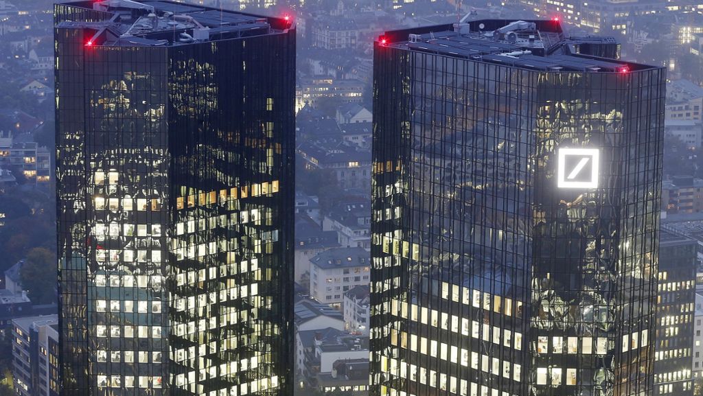 Rechtsstreitigkeiten und Konzernumbau: Deutsche Bank schreibt erneut Milliardenverlust
