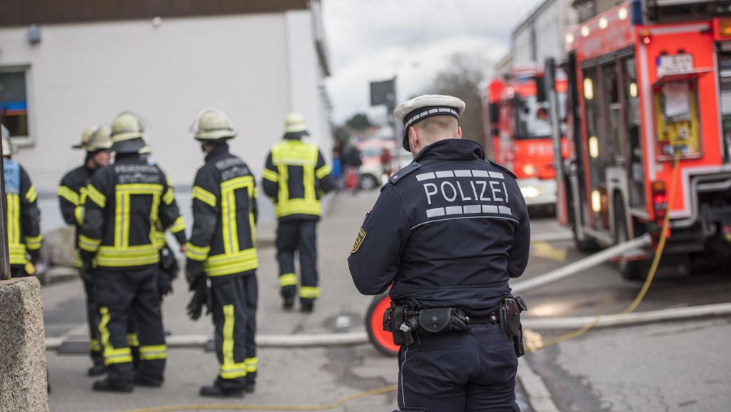 Stuttgart-Degerloch: Papiertonne fängt Feuer