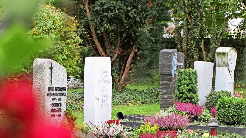 Giftspritzer auf dem Friedhof in Stuttgart: Beschuldigter Gärtner arbeitet weiter