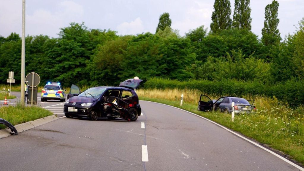 Autounfall im Kreis Ludwigsburg: 24-Jähriger missachtet Vorfahrt und wird schwer verletzt