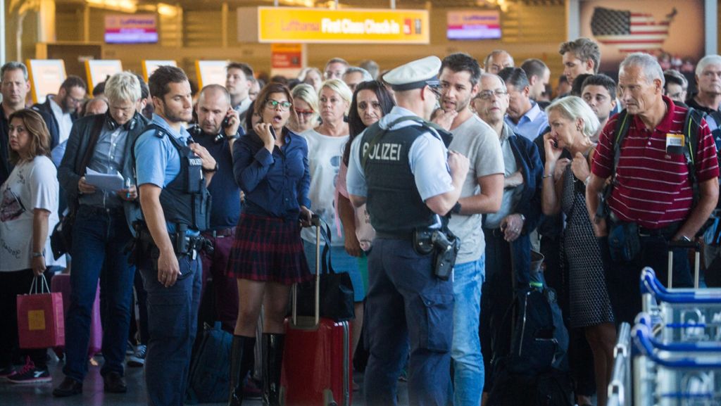 Frankfurt: Verdächtige Frau am Flughafen - Flughalle geräumt
