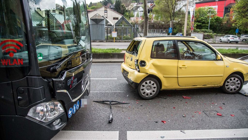 Esslingen: Sechs Verletzte bei Unfall mit Linienbus