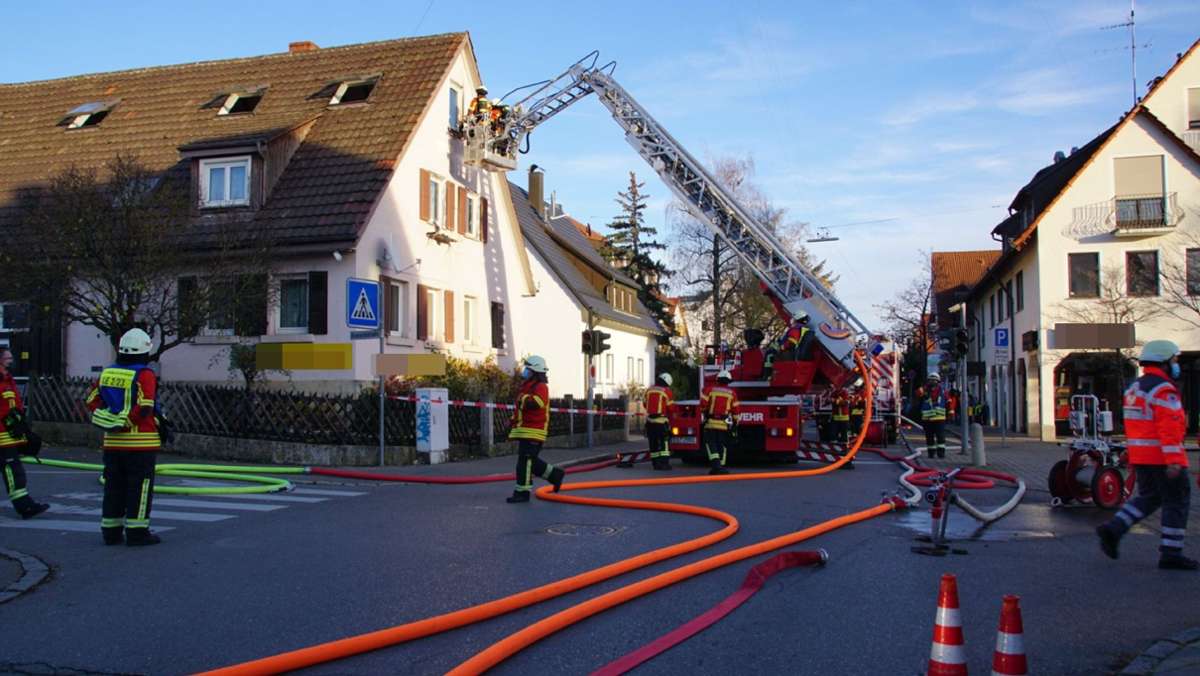 Brand in Leinfelden-Echterdingen: Holzbalken in Fachwerkhaus fängt Feuer – 50.000 Euro Schaden