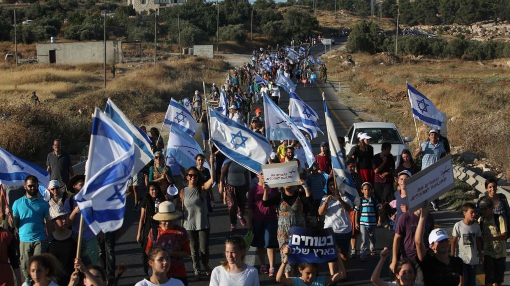 Trotz internationaler Kritik:: Israel nimmt Friedensgruppen an die kurze Leine