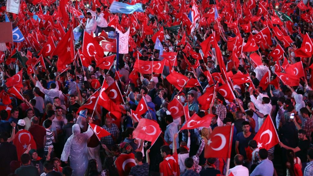 Nach gescheitertem Putsch: Erdogan verhängt dreimonatigen Ausnahmezustand
