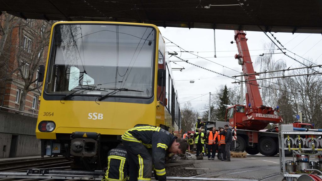 Erhebliche Verkehrsbehinderungen: Stadtbahn an Heilbronner Straße entgleist