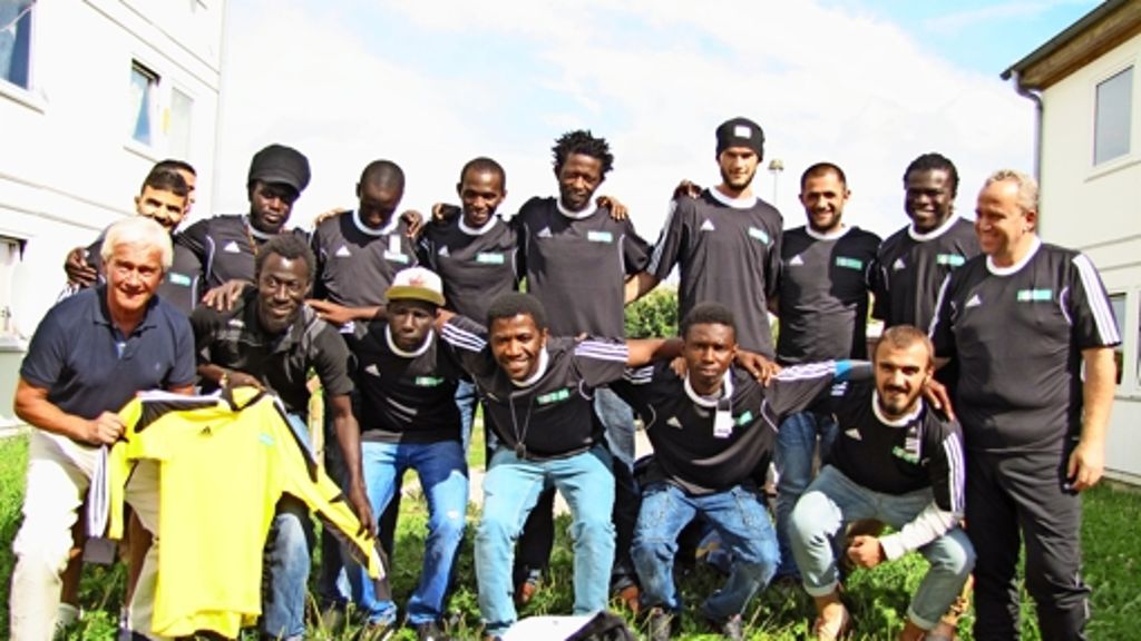 Sportliche Spende: Trikots fürs Flüchtlingsteam
