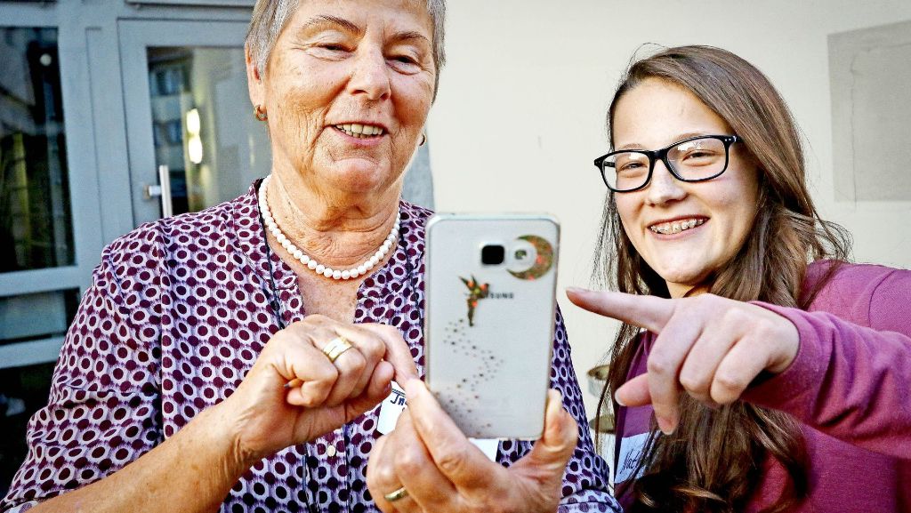 Herrenberg: Smartphone- und PC-Partnerschaften: Teenager helfen Senioren ins digitale Netz