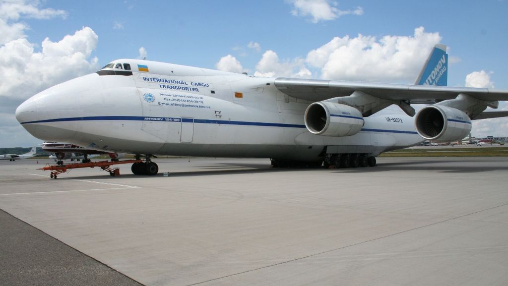 Antonov am Flughafen Stuttgart: Eines der größten Flugzeuge der Welt landete in Stuttgart