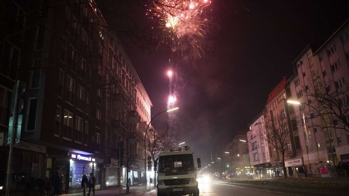Jahreswechsel in Deutschland: Silvesternacht vielerorts friedlicher –  aber wieder Krawalle