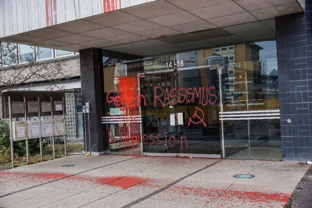 Auch das Sozialamt und die Ausländerbehörde in Stuttgart wurden mit Farbe attackiert.