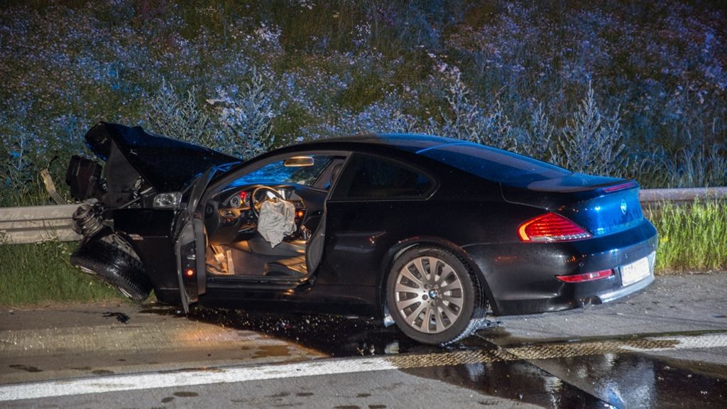 A8 bei Denkendorf: Alkoholisierter BMW-Fahrer verursacht Unfall