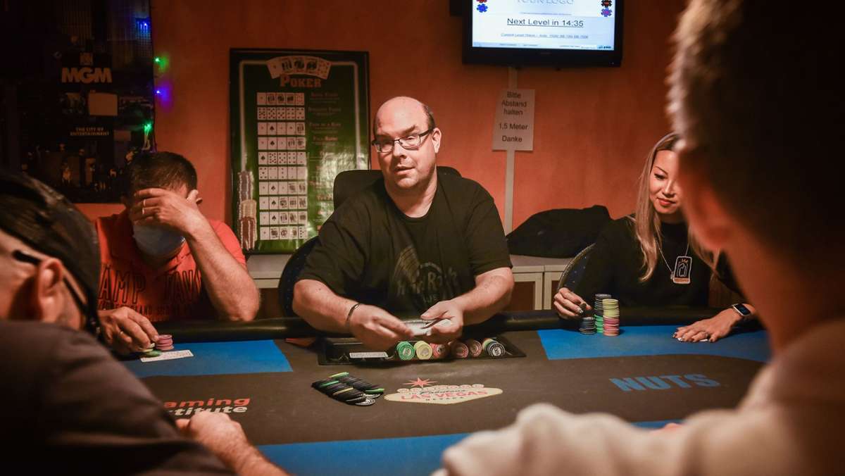 Poker-Dealer Daniel Zimnik: Der Herr über die Karten