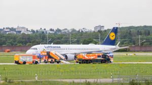 Feuerwehreinsatz am Flughafen Stuttgart: „Merkwürdiger Geruch“ an Bord einer Lufthansa-Maschine