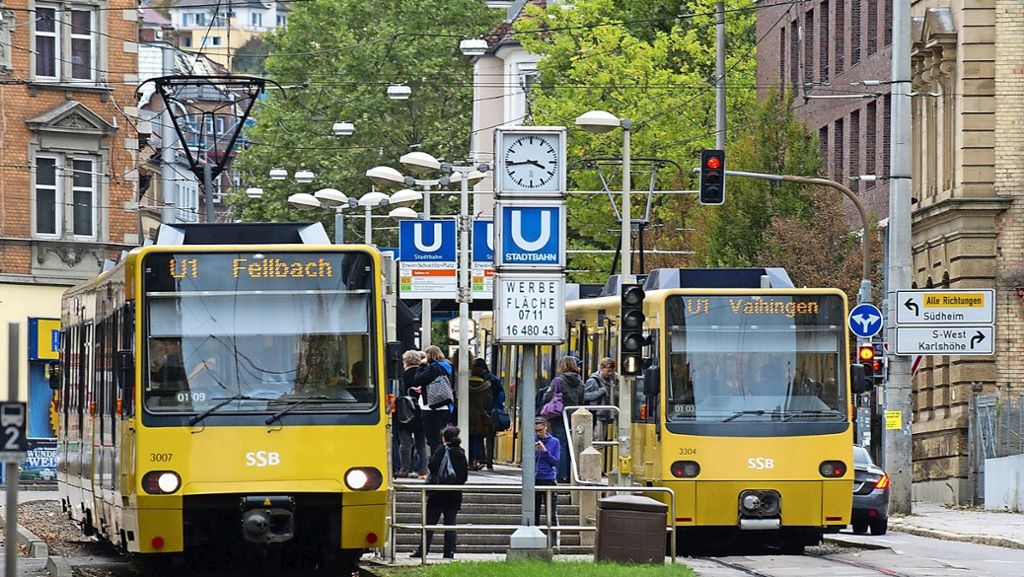 Stuttgart-West: Auto stößt mit Stadtbahn zusammen