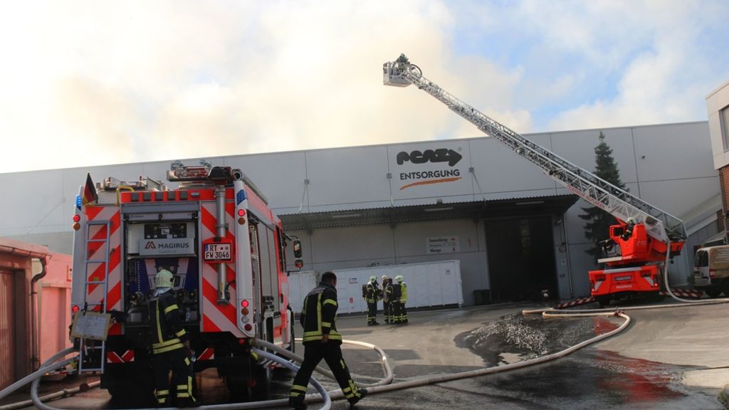 Reutlingen: Großbrand in Entsorgungsfirma