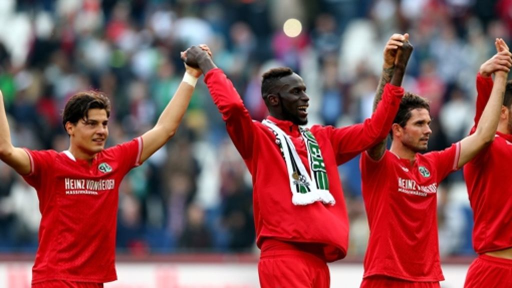 Fußball-Bundesliga: Hannover feiert ersten Sieg - Gladbacher Serie hält