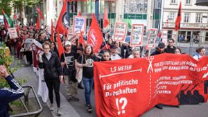 Nach Krawallen in Stuttgart: Demonstranten und Polizei beschuldigen sich  gegenseitig