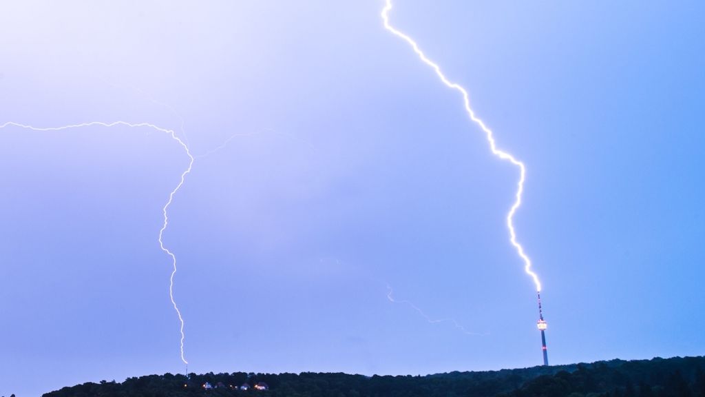 Fernsehturm Stuttgart: Blitze schlagen in das Wahrzeichen ein