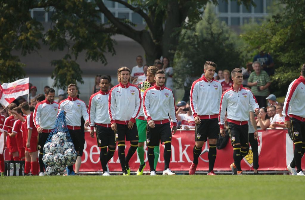 Beim Trainingsauftakt des VfB Stuttgart zeigte sich der neue Kader den Fans erstmals ganz nah.