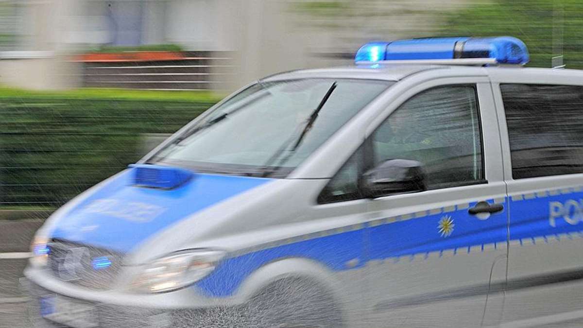 Straße bei Eberdingen gesperrt: Hoher Schaden nach Unfall mit Porsche