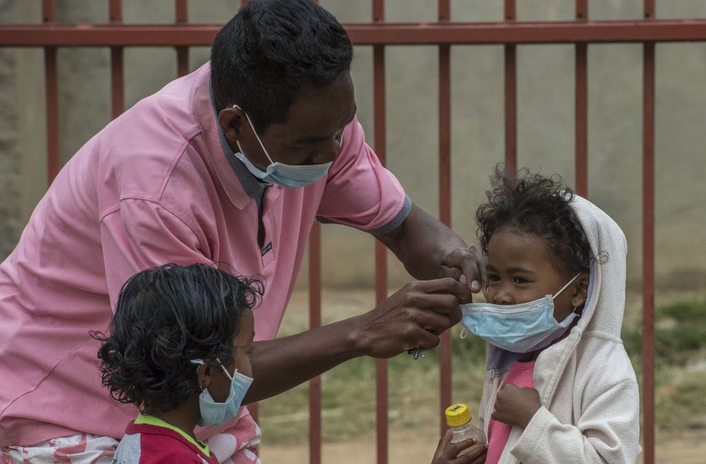 Die Menschen in Madagskar schützen sich vor dem Pestbakterium: Laut der Weltgesundheitsorganisation WHO starben seit August 24 Menschen an der Pest; 131 infizierten sich.