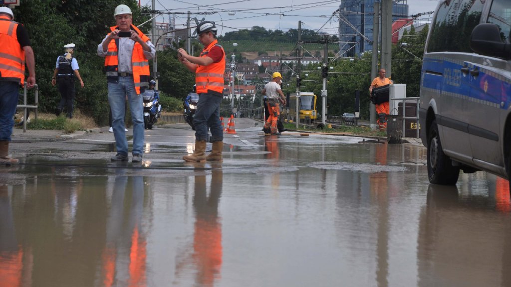Wasser auf der Heilbronner Straße: Rohr bei Bauarbeiten beschädigt