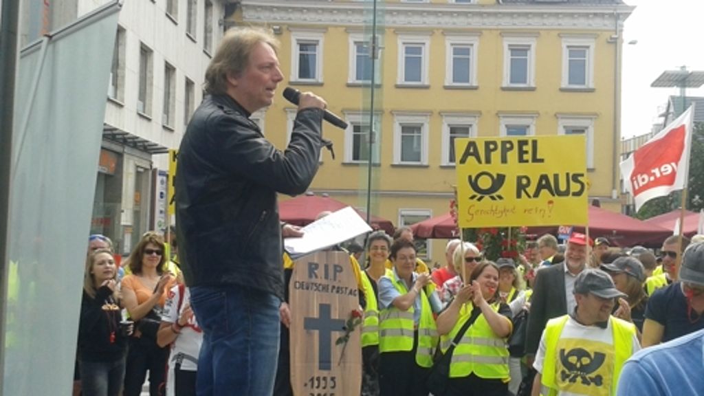 Demonstration in Göppingen: 400 Postler vor dem Rathaus