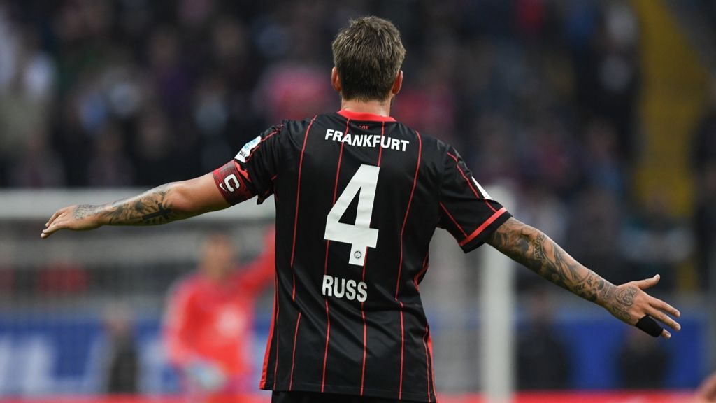 Relegation zwischen Eintracht Frankfurt und 1. FC Nürnberg: Schäfer mit verbalem Fehltritt gegen Russ