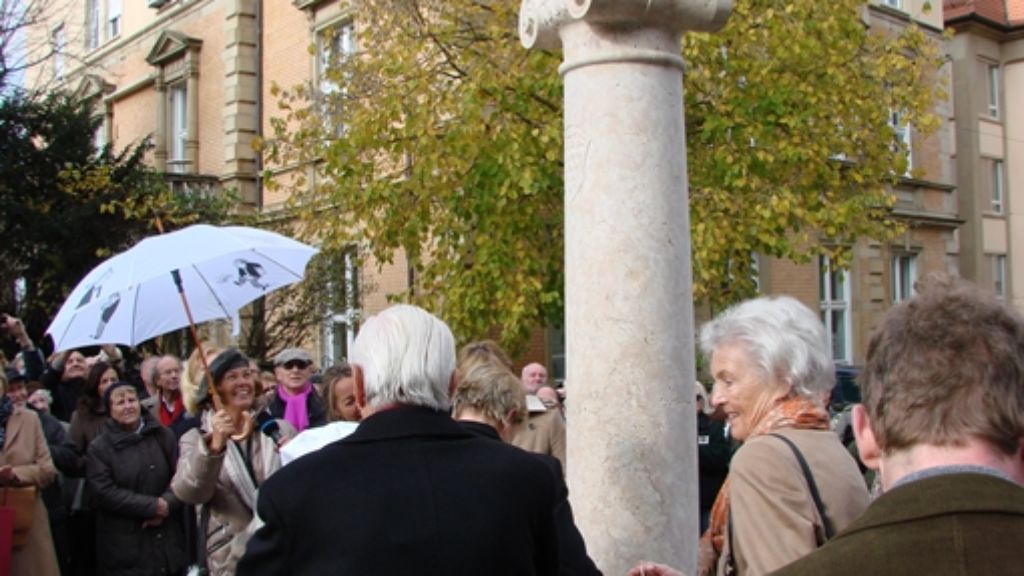 Loriot-Denkmal in Stuttgart: Säule am Eugensplatz feierlich enthüllt