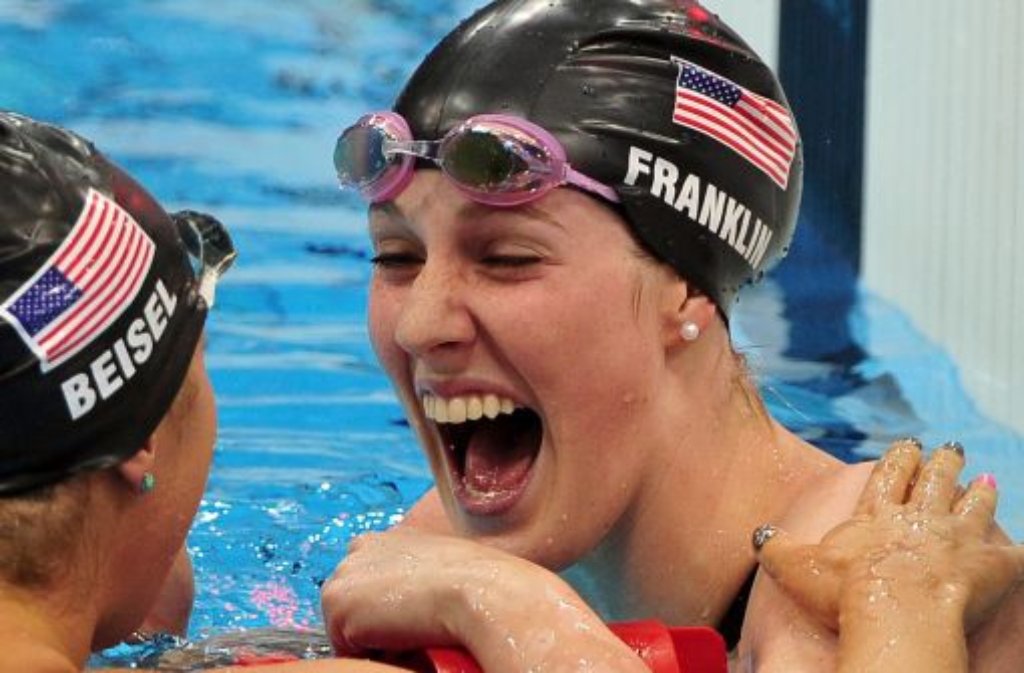 Und noch ein goldiger US-Teenie: Melissa Franklin schwamm am Freitag über 200 Meter Rücken mit Weltrekord zu ihrem dritten Olympiasieg. Die 17-Jährige triumphierte in 2:04,06 Minuten. Bronze ging an ihre Landsmännin Elizabeth Beisel (links).
