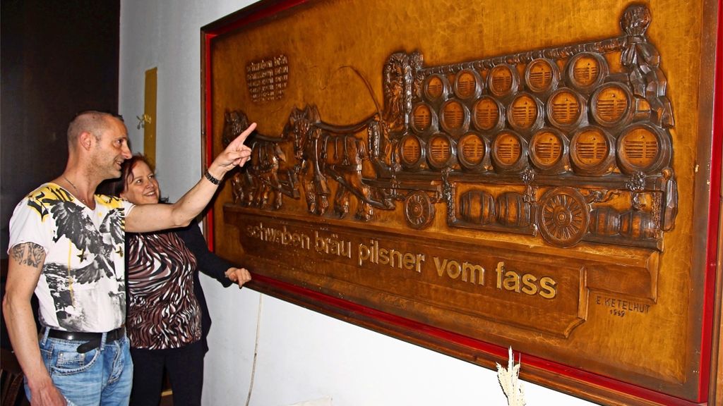 Lokal in Stuttgart-Vaihingen: Verein erbt Holzrelief aus dem Neuen Ochsen
