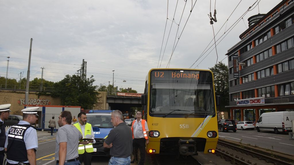 Stadtbahnstörung in Stuttgart: Kieslaster blockiert Stadtbahnen