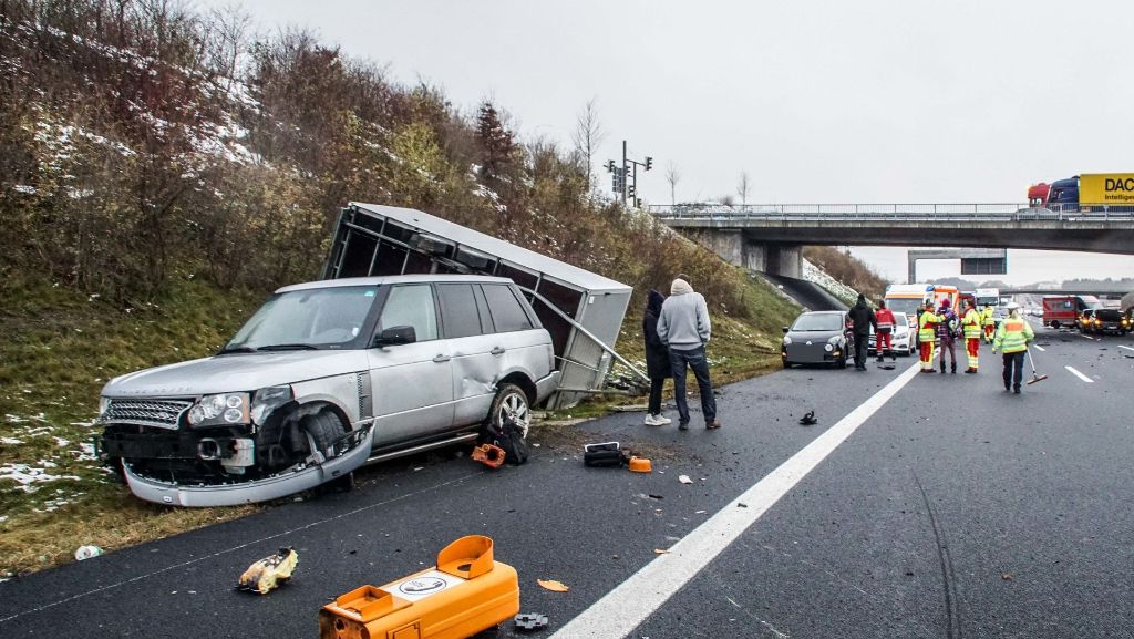 Unfall auf der A8 bei Leonberg: Massenkarambolage führt zu Verkehrschaos