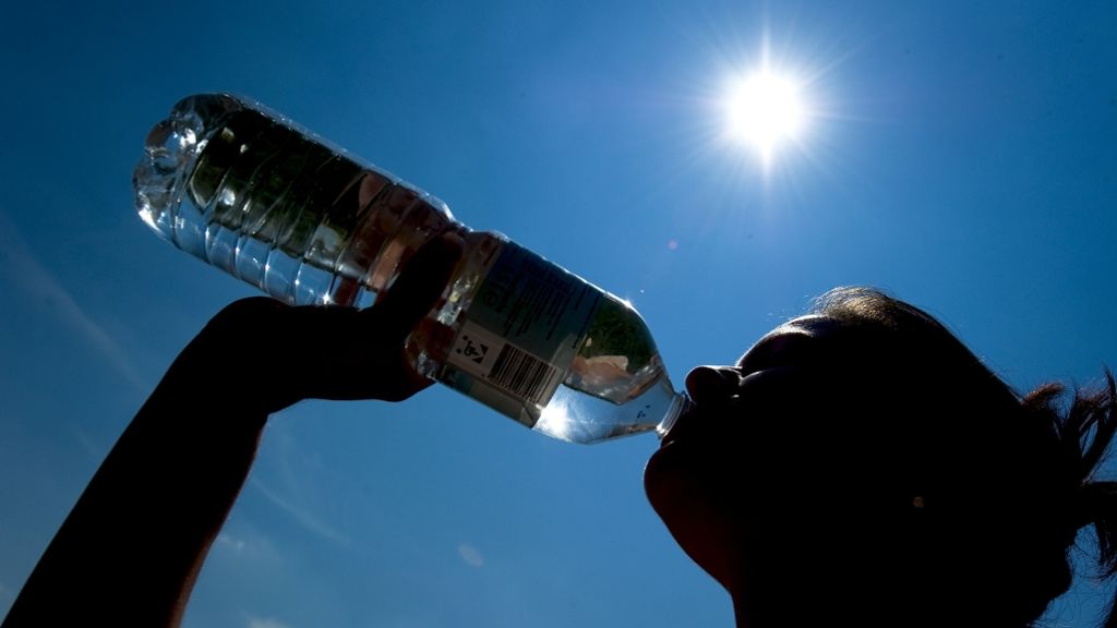 Stiftung Warentest: Flasche oder Leitung – welches Wasser ist besser?