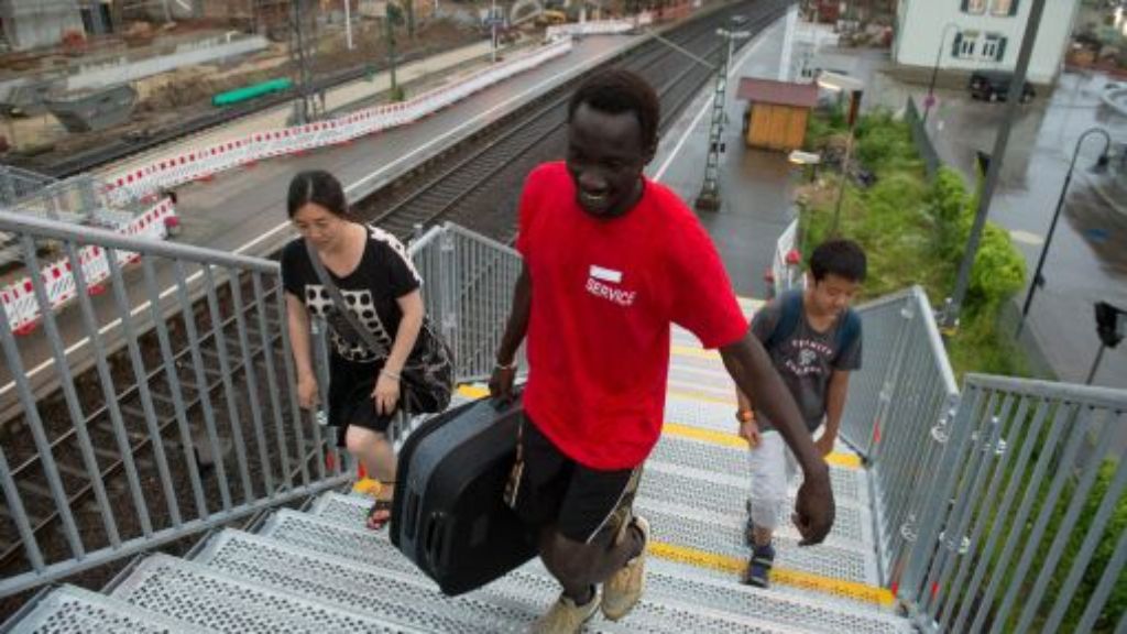 Kofferträger-Projekt : Flüchtlinge sauer über Sklaverei-Vorwürfe