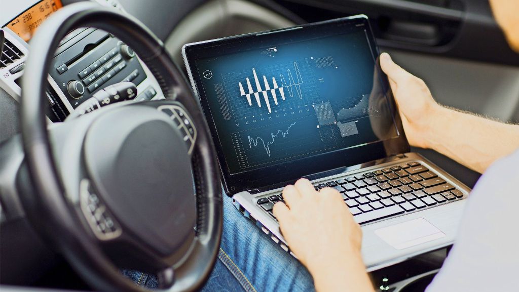 Daimer, VW & Co rüsten auf: Autobauer werden  im Kampf gegen Hacker zu Softwarefirmen