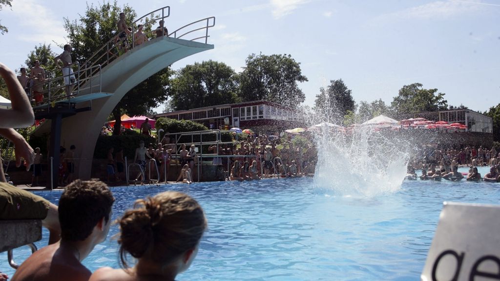 Blaulicht aus Stuttgart: Badegäste gehen auf Personal los