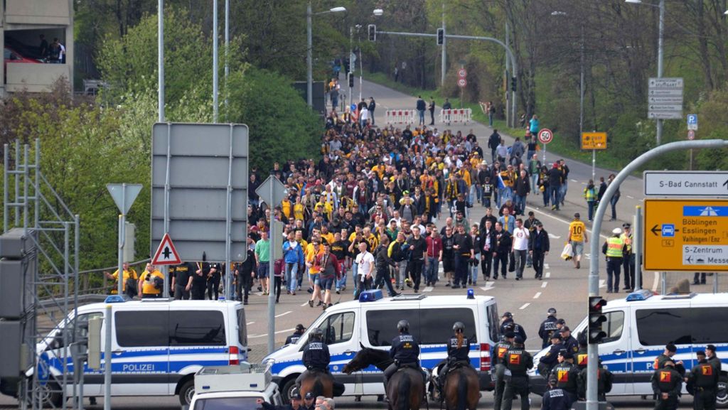 Stuttgart und die Region: Stadtbahn und Fanmarsch halten Polizei in Atem