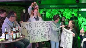 Wahlkampfveranstaltung im Schocken: Tierschutzaktivisten protestieren bei Özdemir-Abend in Stuttgart