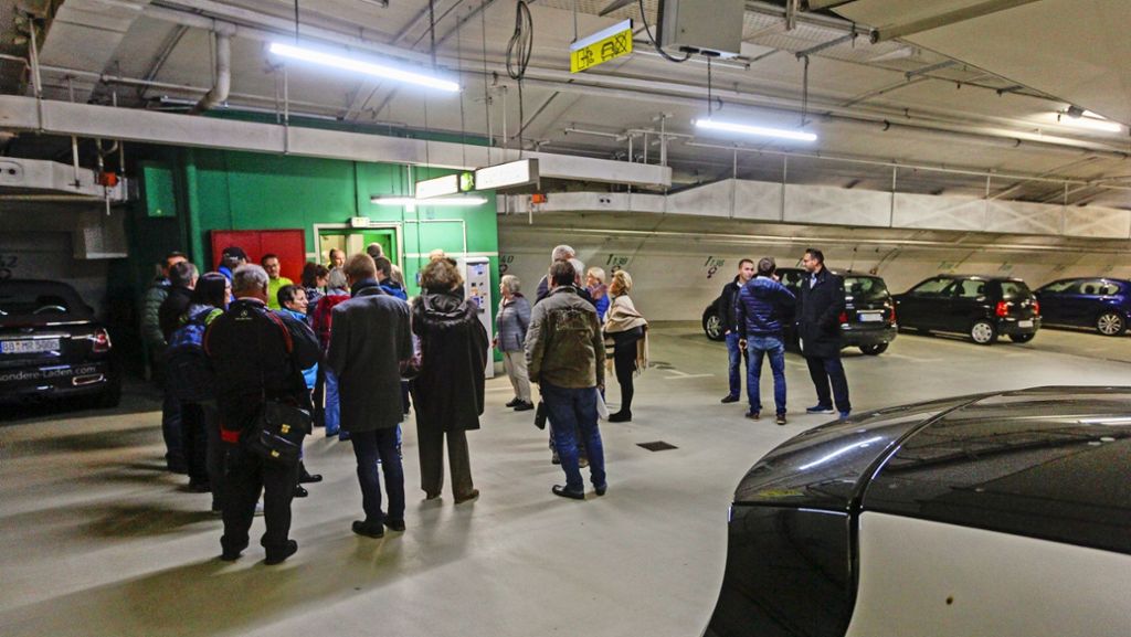 Rundgang durch Leonberger Tiefgarage: Bunkerleuchten bringen Licht ins Dunkel
