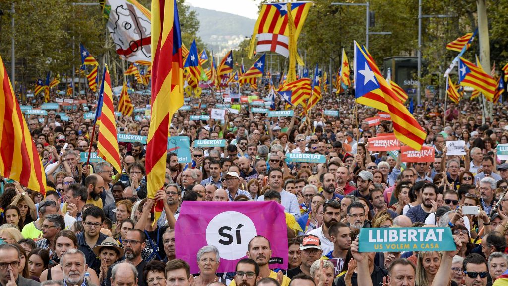 Spanien: Harte Hand gegen Separatisten – Über 400.000 protestieren
