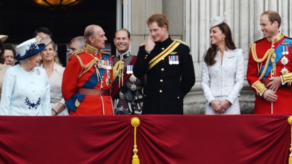 Trooping the Colour zum 88.: Queen lässt sich mit Parade feiern