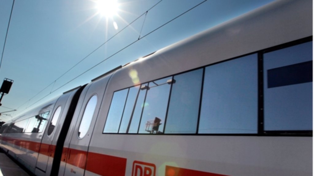 Im Zug nach Stuttgart: Statt einem Sitzplatz gibt es Prügel