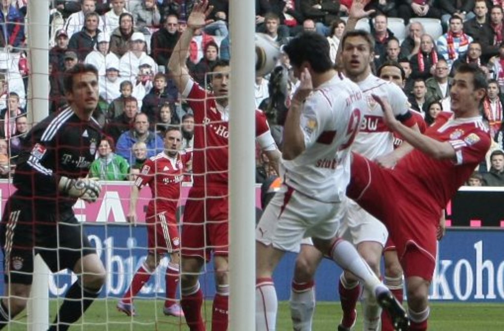 Der letzte VfB-Sieg geht in die Saison 2009/2010 zurück: Am 27. März 2010 siegen die Roten in München mit 2:1. Das Führungstor der Bayern durch Ivica Olic (32. Minute) kann Christian Träsch kontern (41.), ehe Ciprian Marica (Foto) per Kopf zum VfB-Sieg trifft.