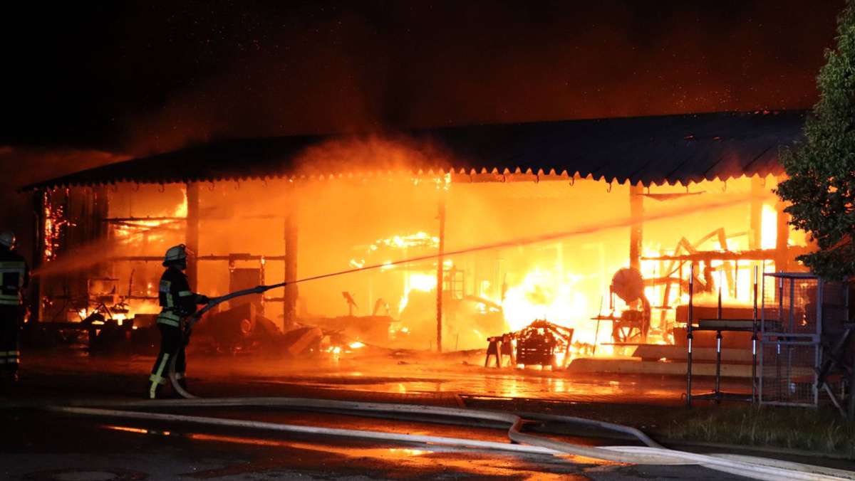 Brand im Kreis Göppingen: Zimmerei in Börtlingen geht in Flammen auf