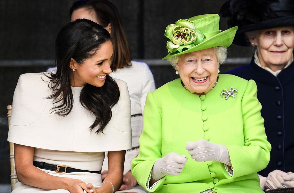 Da wir gescherzt, geplaudert und gelacht: Herzogin Meghan und Queen Elizabeth II. bei einem Termin im englischen Cheshire.